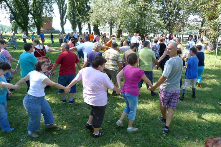 Fogyatékosok Nappali Intézménye (FONI)